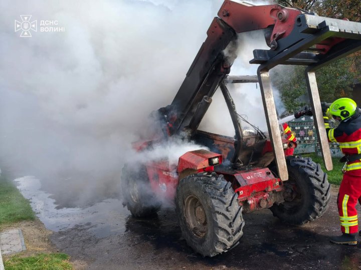 На Волині загорівся навантажувач