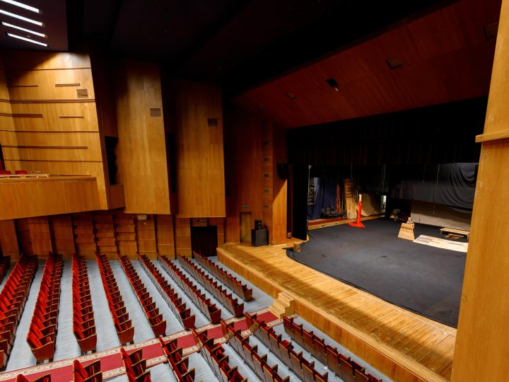 Осінь стає теплішою разом із театром: лучан запрошують на вистави та концерт, які відбудуться у жовтні