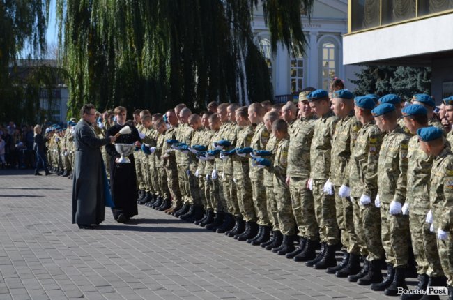 «Нам є що захищати»: урочиста посвята ліцеїстів у Луцьку.  ФОТО