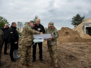 Премєр-мінстр Денис Шмигаль на Волині перевірив фортифікації поблизу держкордону. ФОТО