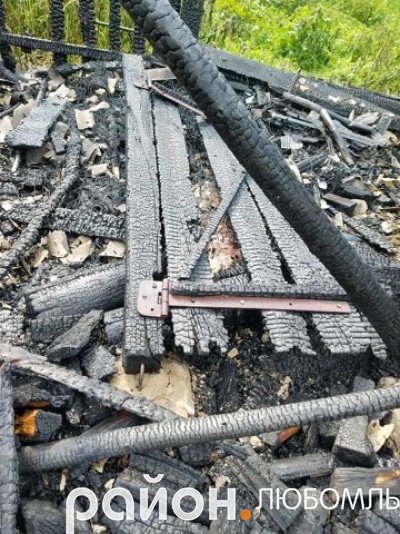 На Любомльщині згорів хлів зі свинею