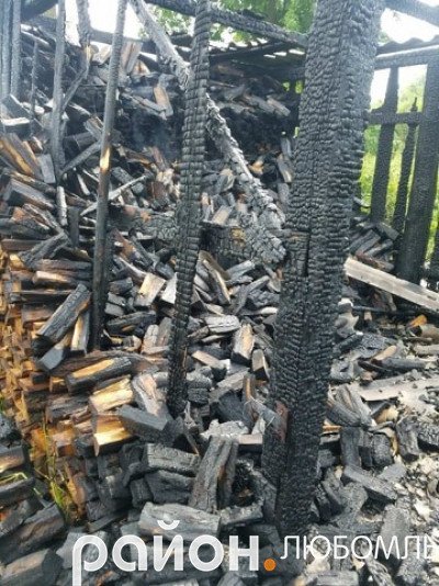 На Любомльщині згорів хлів зі свинею