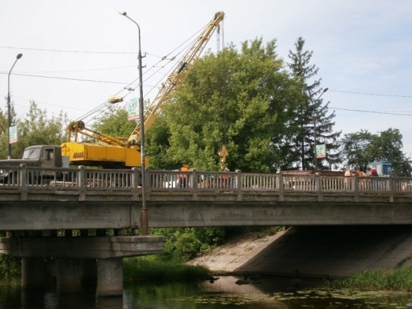 У центрі Ковеля ремонтують міст. ФОТО
