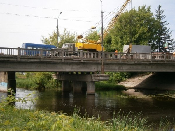 У центрі Ковеля ремонтують міст. ФОТО