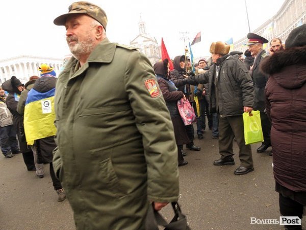 Ті, хто нас оберігає: чоловіки Майдану. НОТАТКИ ОЧЕВИДЦЯ. ФОТО