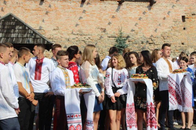 Першокурсників Луцького педколеджу посвятили у студенти. ФОТО