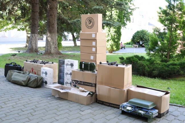 Луцька громада передала воїнам РЕБи, квадрокоптери та дрони. ФОТО