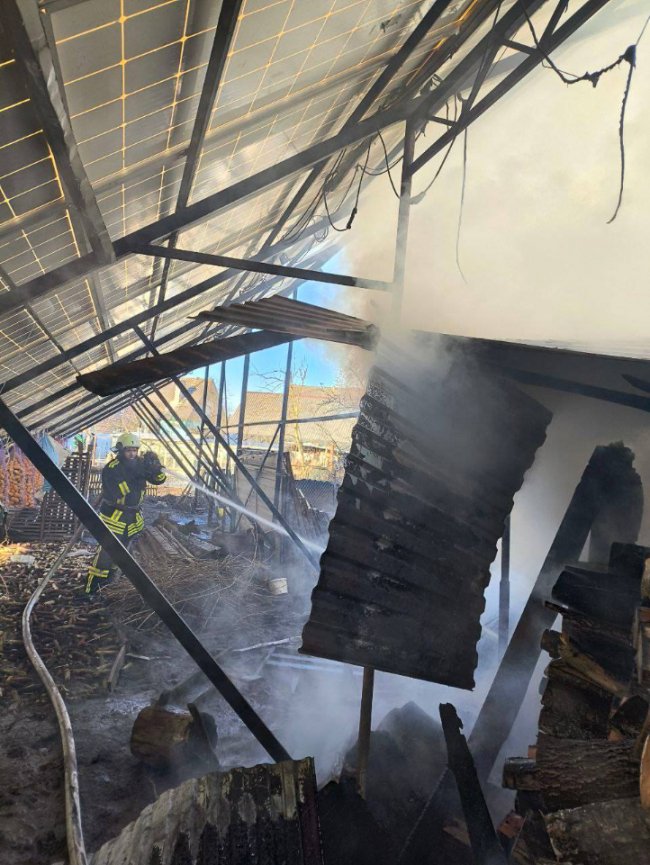 У містечку на Волині виникла пожежа на приватному обійсті