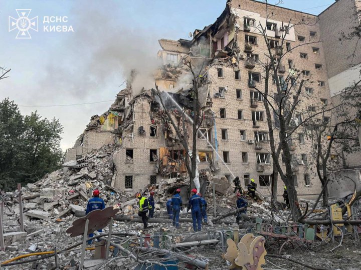 У Києві - прямі влучання щонайменше в 20 будинків