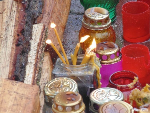 Квіти та лампадки: лучани вшановують Героїв Майдану. ФОТО