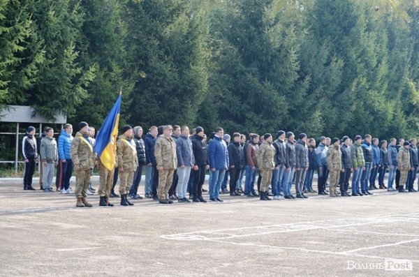 Волинські призовники поїхали на службу. ФОТО