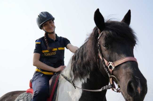 Волинські піротехніки відновлювалися іпотерапією. ФОТО