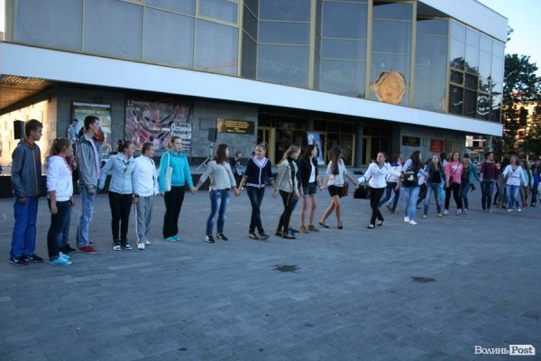 У центрі Луцька почався двомісячний танцювальний флешмоб. ФОТО