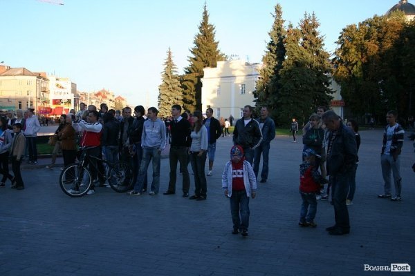 У центрі Луцька почався двомісячний танцювальний флешмоб. ФОТО
