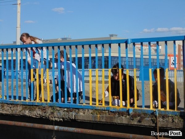 Луцький міст став синьо-жовтим. ФОТО