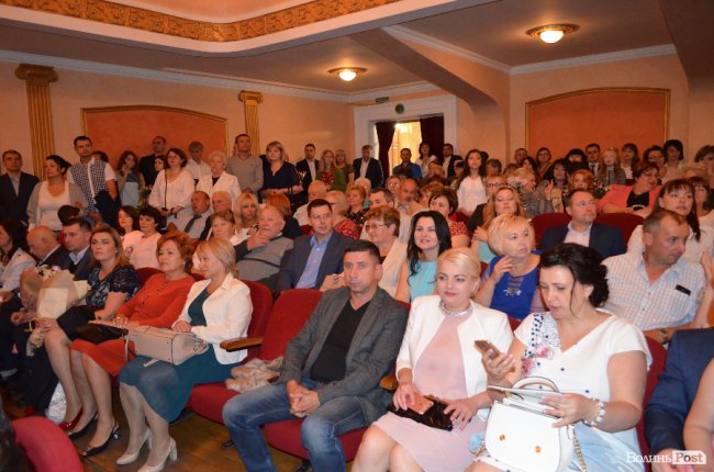 «Ви переможці»: у Луцьку нагородили випускників-медалістів. ФОТО