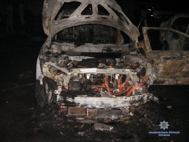 У Рівному вночі горіли автівки