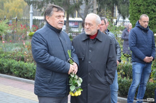 «Він захищав не лише свою сім‘ю»: у Луцьку попрощалися з Героєм. ФОТОРЕПОРТАЖ