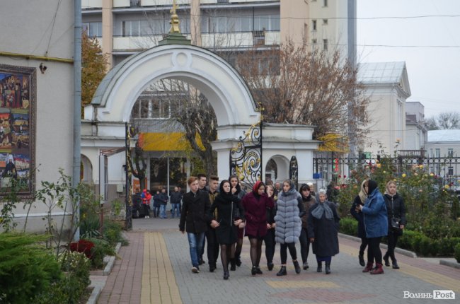 «Він захищав не лише свою сім‘ю»: у Луцьку попрощалися з Героєм. ФОТОРЕПОРТАЖ