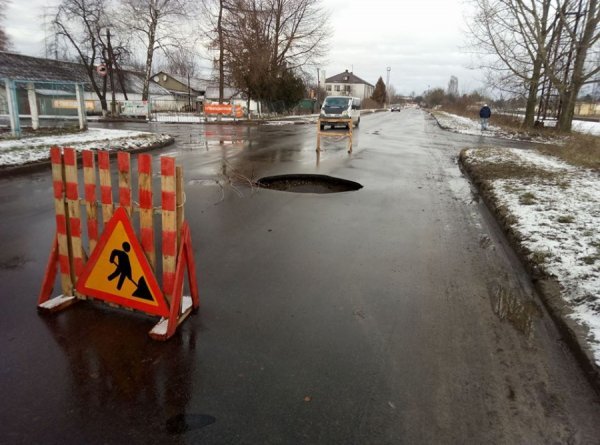 «То не яма, то ямище», - у Володимирі провалився асфальт