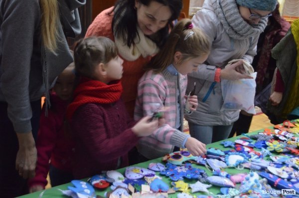 Добро під ялинку: в Луцьку новорічний благодійний ярмарок