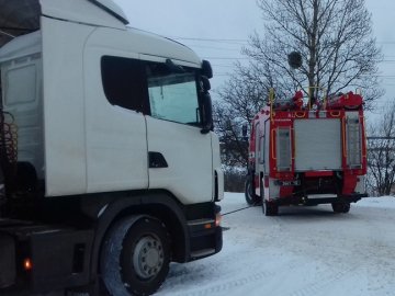На Волині за добу рятувальники витягнули зі снігу 10 автівок