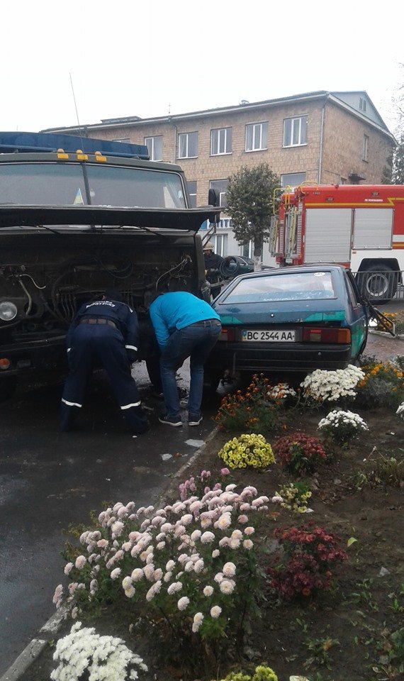 На Волині КамАЗ розтрощив легковик: є потерпілі. ФОТО