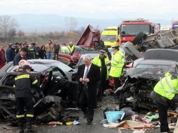 У Греції в аварії 28 авто перетворилися в металобрухт. ВІДЕО