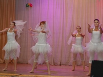 У СЄНУ танцювали дівчата в «пачках». ФОТО