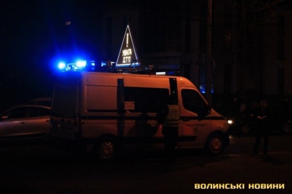 Аварія у Луцьку: таксі в’їхало в «Coca-cola». ФОТО