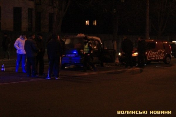 Аварія у Луцьку: таксі в’їхало в «Coca-cola». ФОТО
