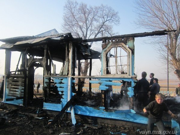 Замість згорілої церкви побудують нову