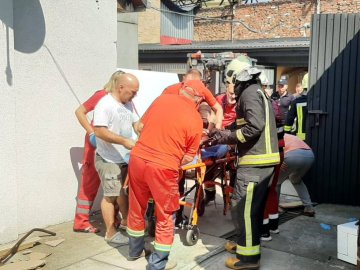 У Луцьку на 21-річного хлопця впали дерев'яні плити. ФОТО