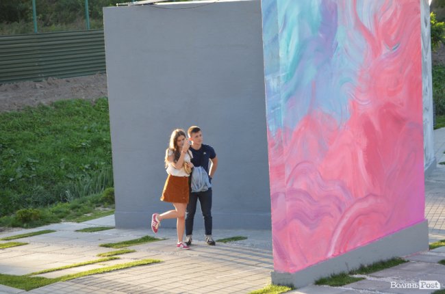Запорізький митець подарував лучанам «трохи гармонії та релаксу»