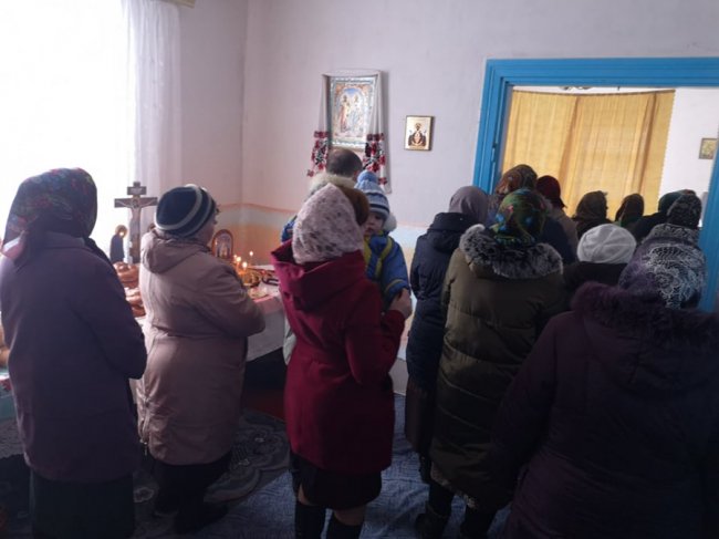 В селі на Волині парафіяни Московського патріархату моляться у старій хатині