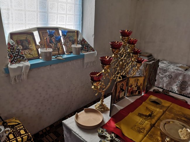 В селі на Волині парафіяни Московського патріархату моляться у старій хатині