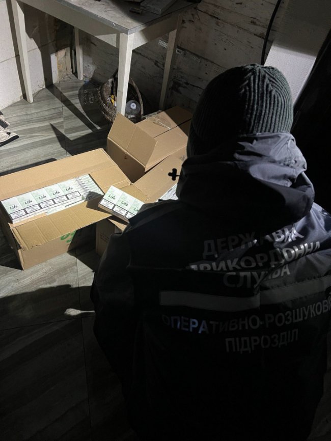 Виробляли БпЛА, щоб переправляти через кордон цигарки: на Волині викрили контробандистів
