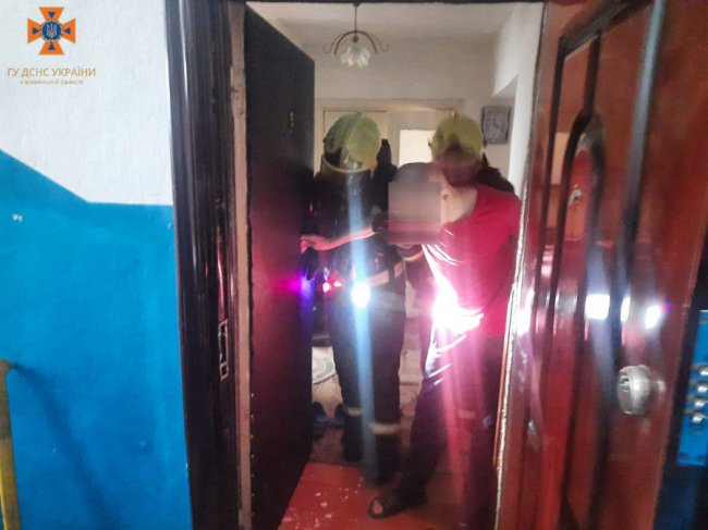 Люди відчули запах газу: на Волині рятувальники деблокували двері  в квартиру, аби врятувати господаря