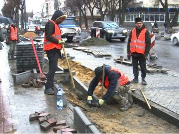 У Луцьку відновили ремонт проспекту Волі. ВІДЕО