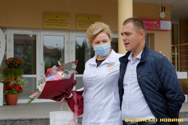 У Луцьку з перинатального центру виписали трійню, яку виходжували майже 3 місяці. ФОТО