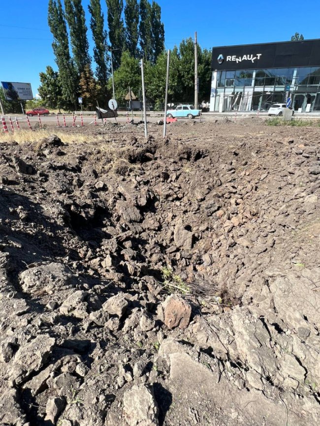 Обстріл Миколаєва: російські ракети поцілили в автосалон