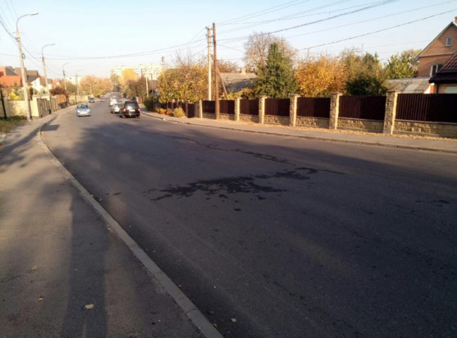 На одній з вулиць Луцька просять облаштувати «зебру». ФОТО