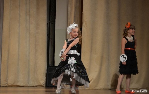 У Луцьку вибирали маленьких принца і принцесу. ФОТО