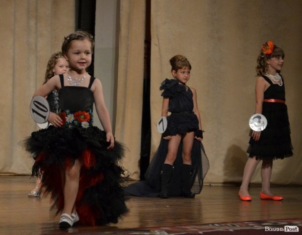 У Луцьку вибирали маленьких принца і принцесу. ФОТО