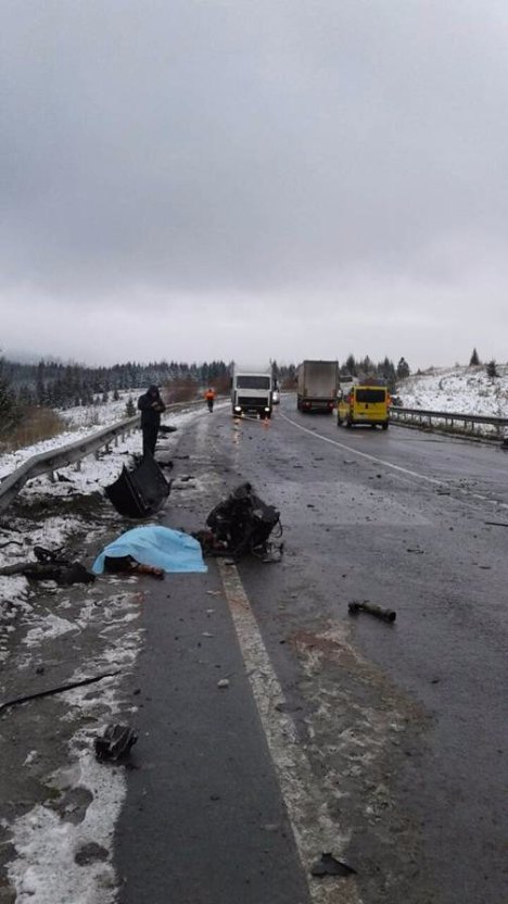 Смертельна аварія на Львівщині: зіткнулись автобус і легковик