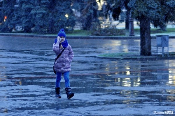 Перший сніг у Луцьку: холодно, вітряно, мокро. ФОТО. ВІДЕО