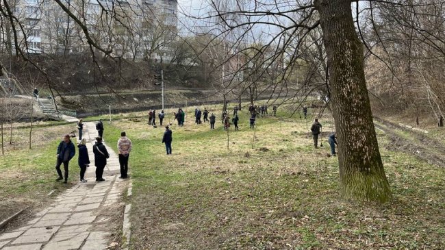 Екотолока: у Луцьку прибирали узбережжя Сапалаївки і Жидувки. ВІДЕО