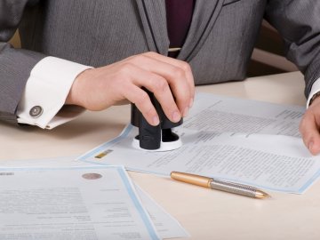 У Маневичах люди вночі займають чергу до нотаріуса