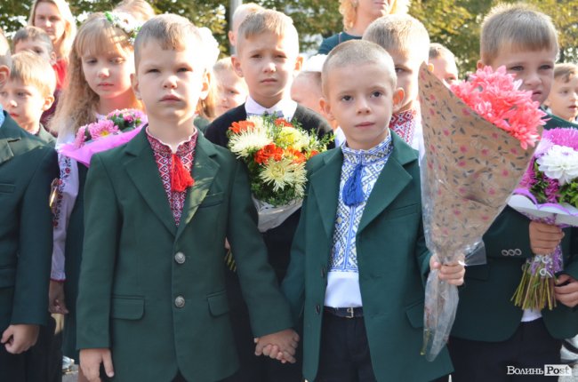 Перший дзвоник у луцькій школі №17. ФОТО