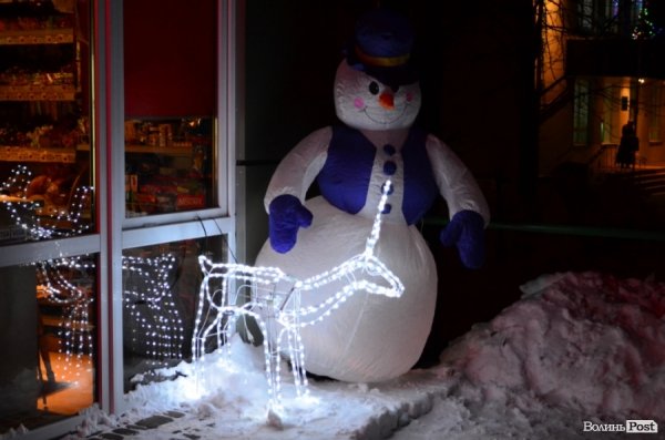 ТОП-10 новорічних фасадів Луцька. ФОТО